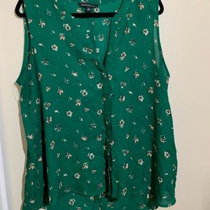 Sleeveless green, floral blouse, Zac & Rachel, GUC